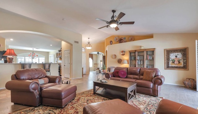 Ideal winter vacation home in sunny Arizona. Long term rental January-March.