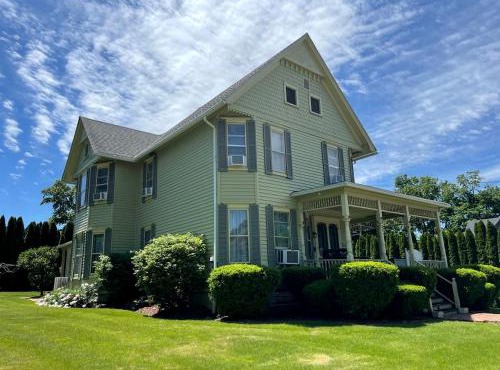 Incredible Cottage with Hot-tub in Penn Yan, New York