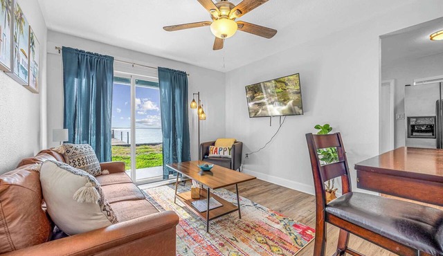 Indian River retreat w/backyard & BBQ grill