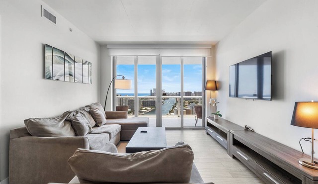 ★ Intracoastal Dream Stay/Stylish 2BR with Spectacular Views-25 min to FIFA!
