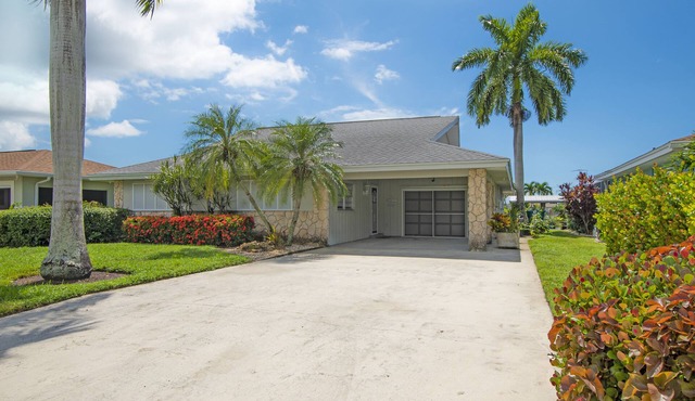 Isles Of Capri, Naples & Marco Island area 2bed/2bat house dock & pool