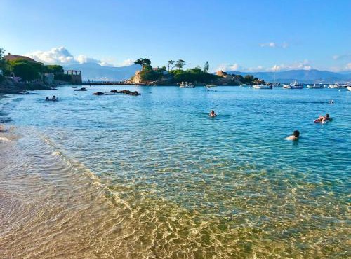 Isolella à 50 m de la plage