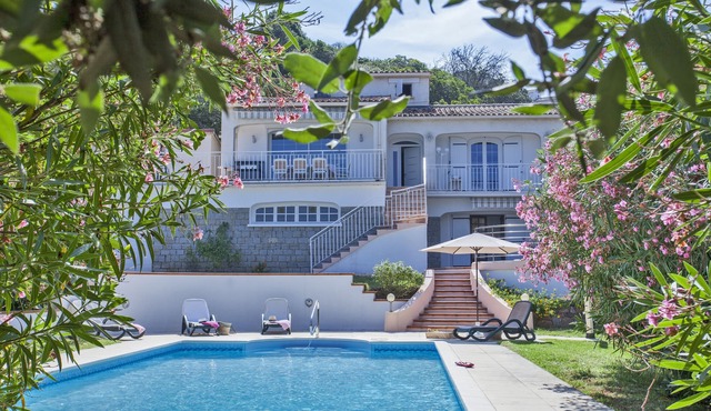 Isolella house with sea view; swimming pool; 14 people, Stagnola beach at 200m