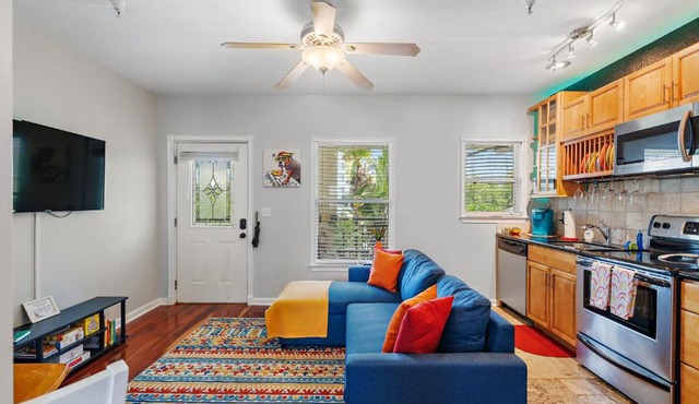 Itz a Vibe - 1 bedroom studio in the heart of DTSP