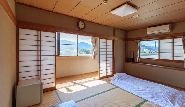 Japanesestyle room with bath 2nd or 3rd floor Free breakfast curry included/Shiso Hyōgo