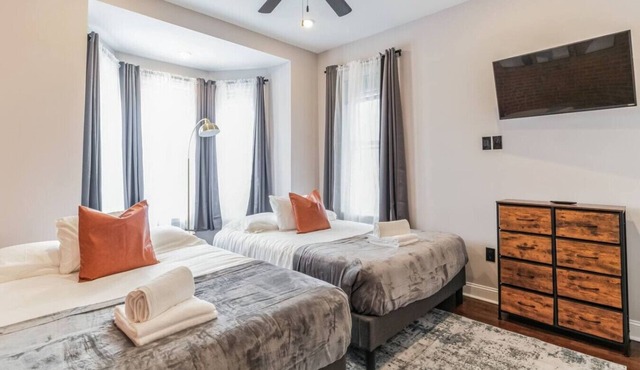 Jr 1Br w/2 Beds | Sleeps 4 | 10 min to DT