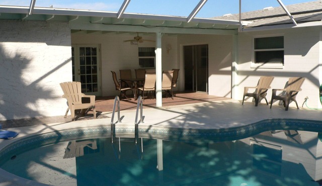 July Deal! Walk to the beach,Charming 3Bedroom Pool House in Ormond by the Sea!