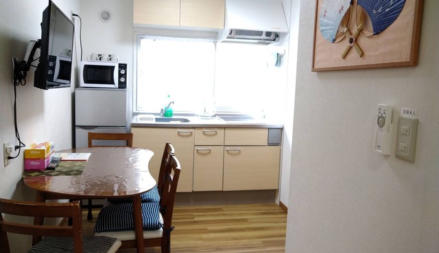 Kaminarimon 2/F 3 bedrooms,4 beds, 2 to