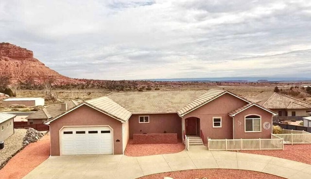 Kanab Retreat Near Zion | Hot Tub & Theater