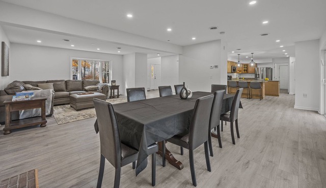 Kosher Home -2 min Walk to Shul -Hot Tub-Pool-Game Rm