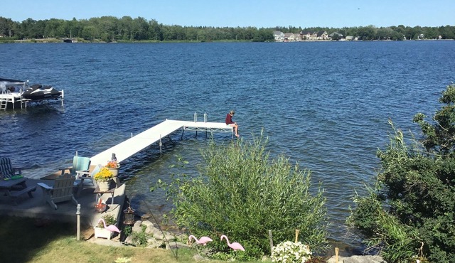 Lake front bachelor Close to all amenities casino Rama Ski hills