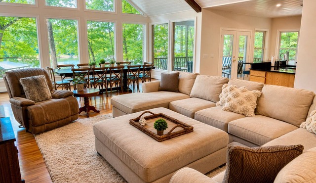 Lake front Tim’s Ford Retreat, 6BR, Kayaks, Dock Near Twin Creeks