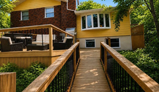 Lake Huron 4BR Family-Friendly near Downtown Kincardine with Play Area