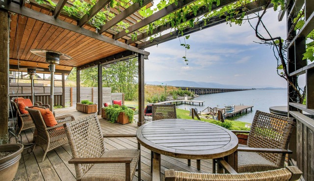 Lake Pend Oreille Oasis: Home w/Hot Tub & Games
