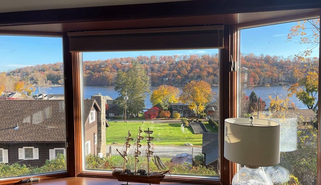 Lake View Cottage in Candlewood Lake Community