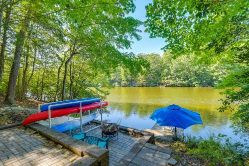 Lakefront Cabin near Solomons Island w/Hot Tub