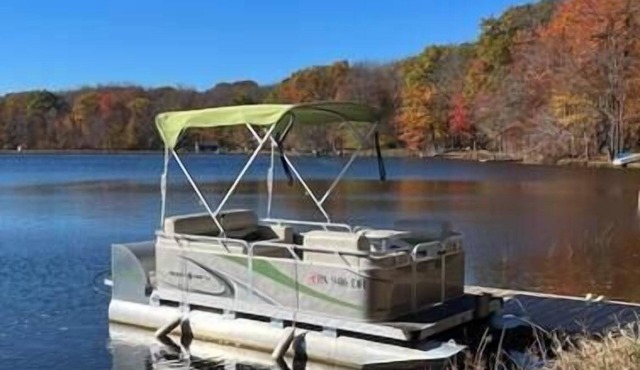 Lakefront Chalet Golf Cart, Pontoon & Kayak in LLV