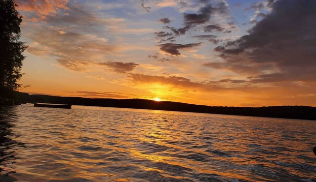 Lakefront Cottage on Scenic Haliburton Lake - A Perfect Getaway!