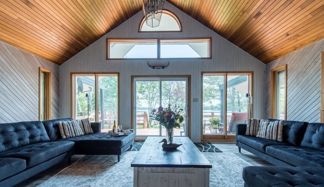 Lakefront Cottage with Cozy Cabin Appeal