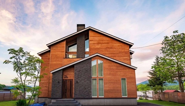 Lakefront Sauna Villa in a Japanese National Park