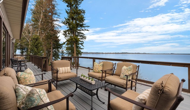 Lakefront Luxury -June Special - Private Beach & dock near Sandpoint -Sleeps 9