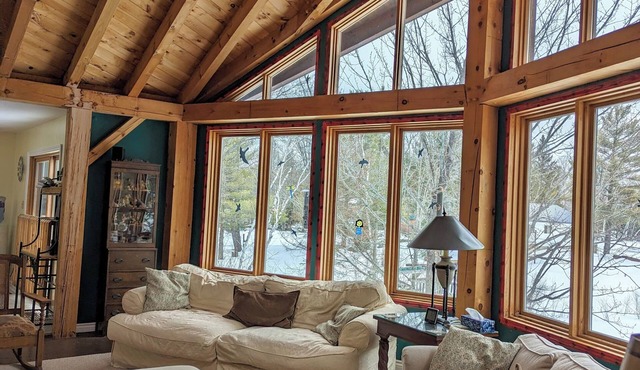 Lakefront Muskoka Chalet for Families: Volleyball, Gourmet Kitchen, Hot Tub
