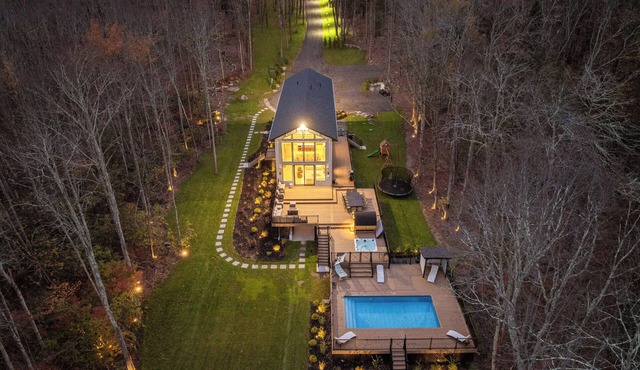 Lakefront Paradise w/Pool, Hot Tub, Sauna & Kayaks