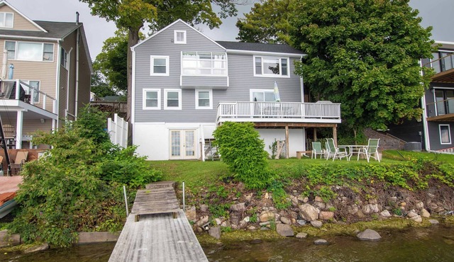 Lakefront | Pet Friendly | Hot Tub | FLX Wineries | Hot Tub
