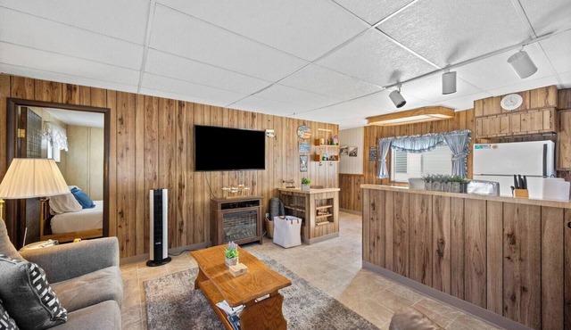 Lakefront Scenic Bay Floathome