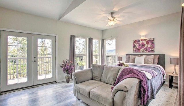 Lakeview Retreat w/Fireplace, Spa Tub & Balcony