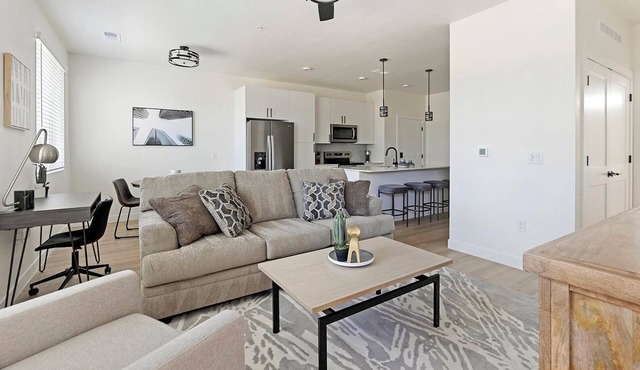 Landing | Amazing 1BD, Pool, Gym