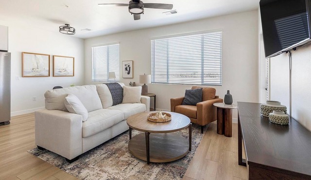 Landing | Amazing 1BD, Pool, Gym