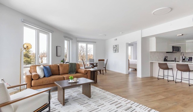 Landing | Amazing 2BD, Pool, Gym