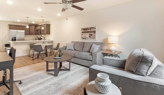 Landing | Beautiful 2BD, Pool, Clubhouse