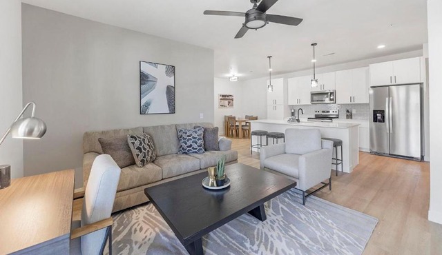 Landing Beautiful 2BD Pool Gym