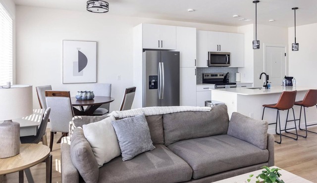 Landing | Chic 1BD, Gym, Clubhouse