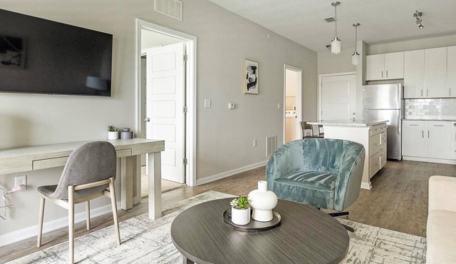 Landing | Chic 1BD, Pool, Clubhouse