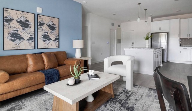 Landing | Chic 2BD, Gym, Clubhouse