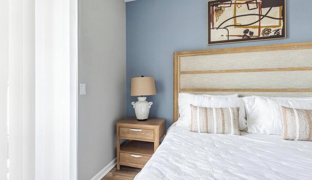 Landing | Modern 2BD, Clubhouse, Courtyard
