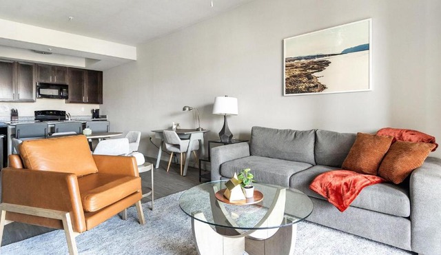 Landing Spectacular 1BD Courtyard Game Room