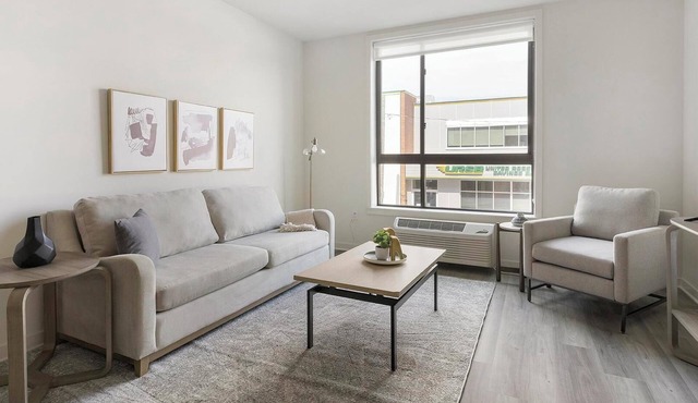 Landing | Spectacular 1BD, Courtyard