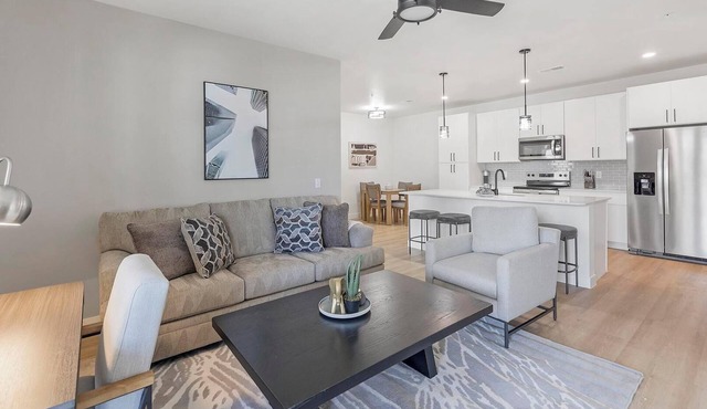 Landing | Stunning 2BD, Gym, Pool