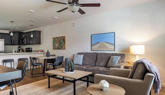 Landing | Stunning 2BD, Gym, Pool