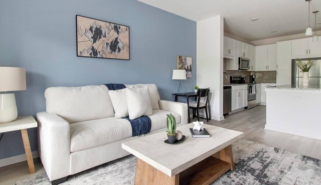 Landing | Stylish 1BD, Gym, Clubhouse