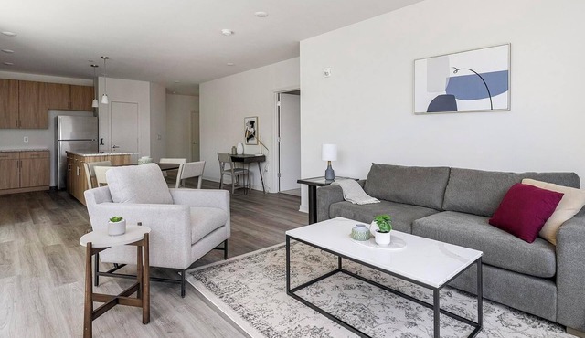 Landing | Stylish 2BD, Courtyard, Gym