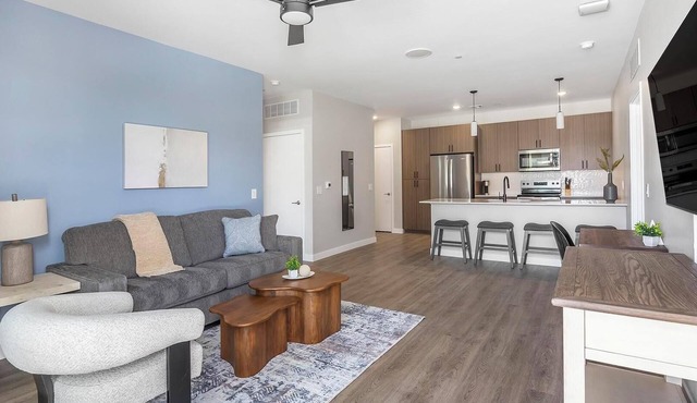 Landing | Stylish 2BD, Pool, Gym