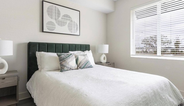Landing | Stylish 2BD, Pool, Gym