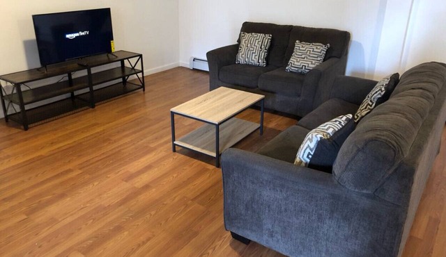 Large apartment, direct NYC train 5 min walk, MetLife Stadium 30 mins