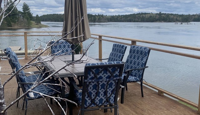 Large cottage on the Winnipeg River/summer and winter rentals Easy access always