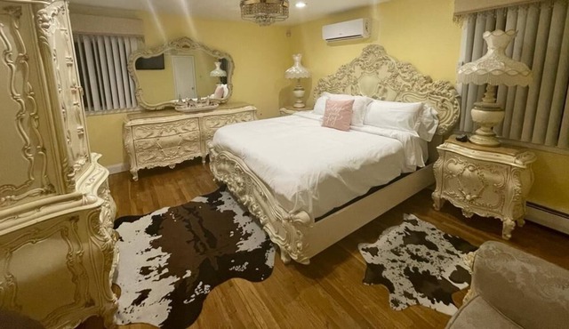 Large Family home! Quick transport to NYC!